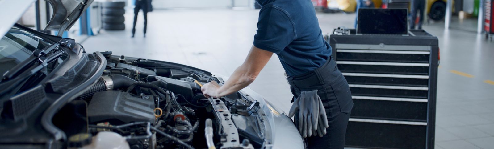 Automaalaamo & Peltikorjaamo M. Lidström - korjaamon työtilat